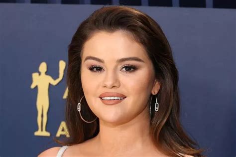 selena gomez nipples|Selena Gomez deletes racy snap after embarrassing wardrobe。